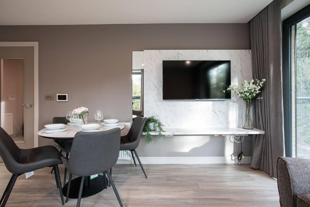 Modern 2Br With Balcony Next To The City Airport Bhd - Free Parking Белфаст Экстерьер фото